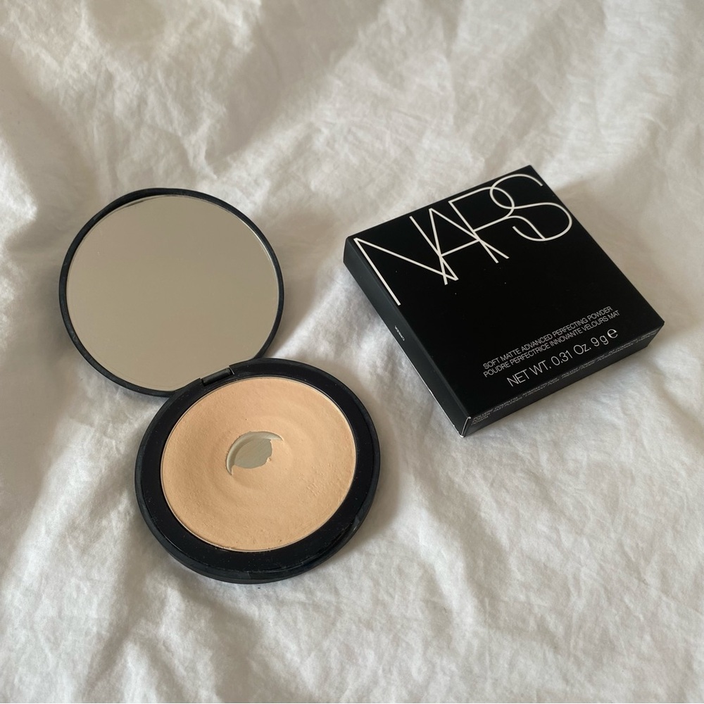 NARS Soft Matte Advanced Perfecting Powder - Picture 2 of 5